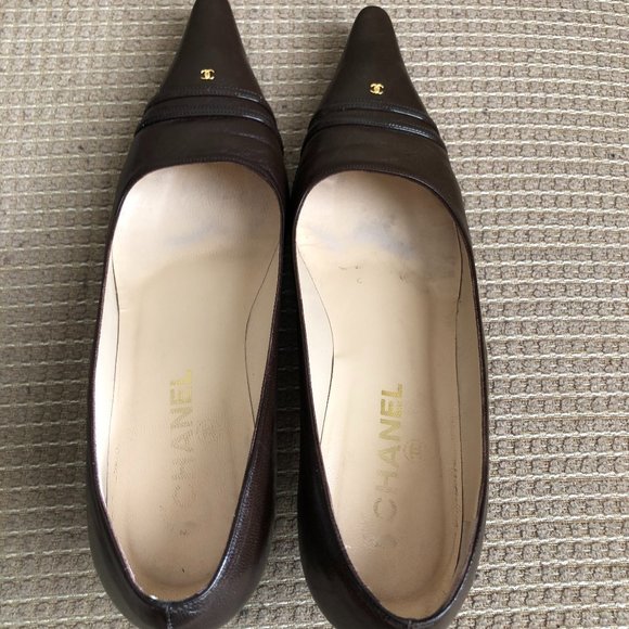 Chanel Women's Dark Brown Classic Pumps . - Picture 7 of 15